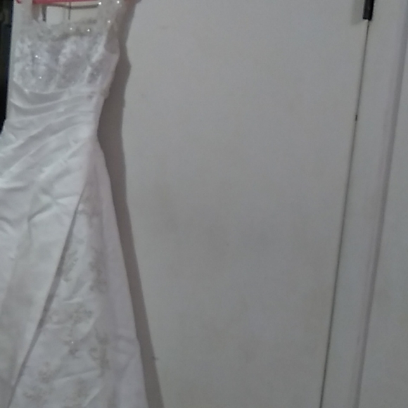 Wedding dress - Picture 8 of 11